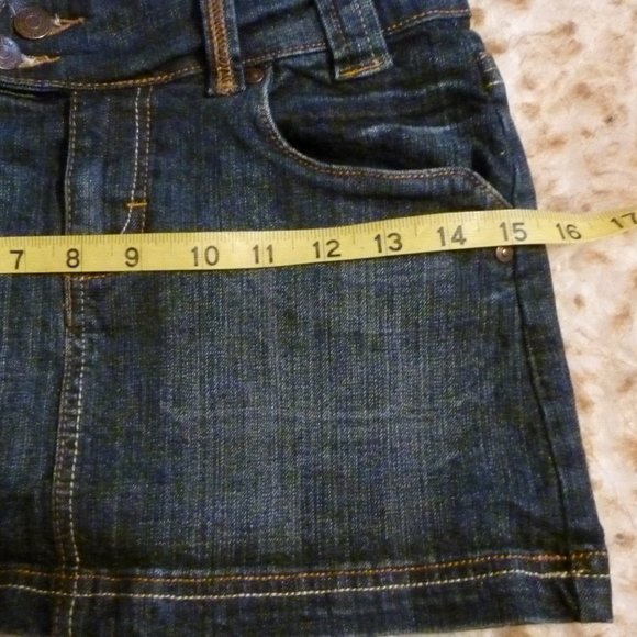 SEXY Pretty design Jean Mini Skirt with embroideries on the back pocket - Picture 5 of 5